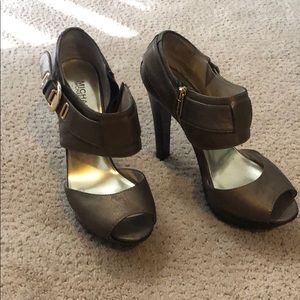 Michael Kors pumps